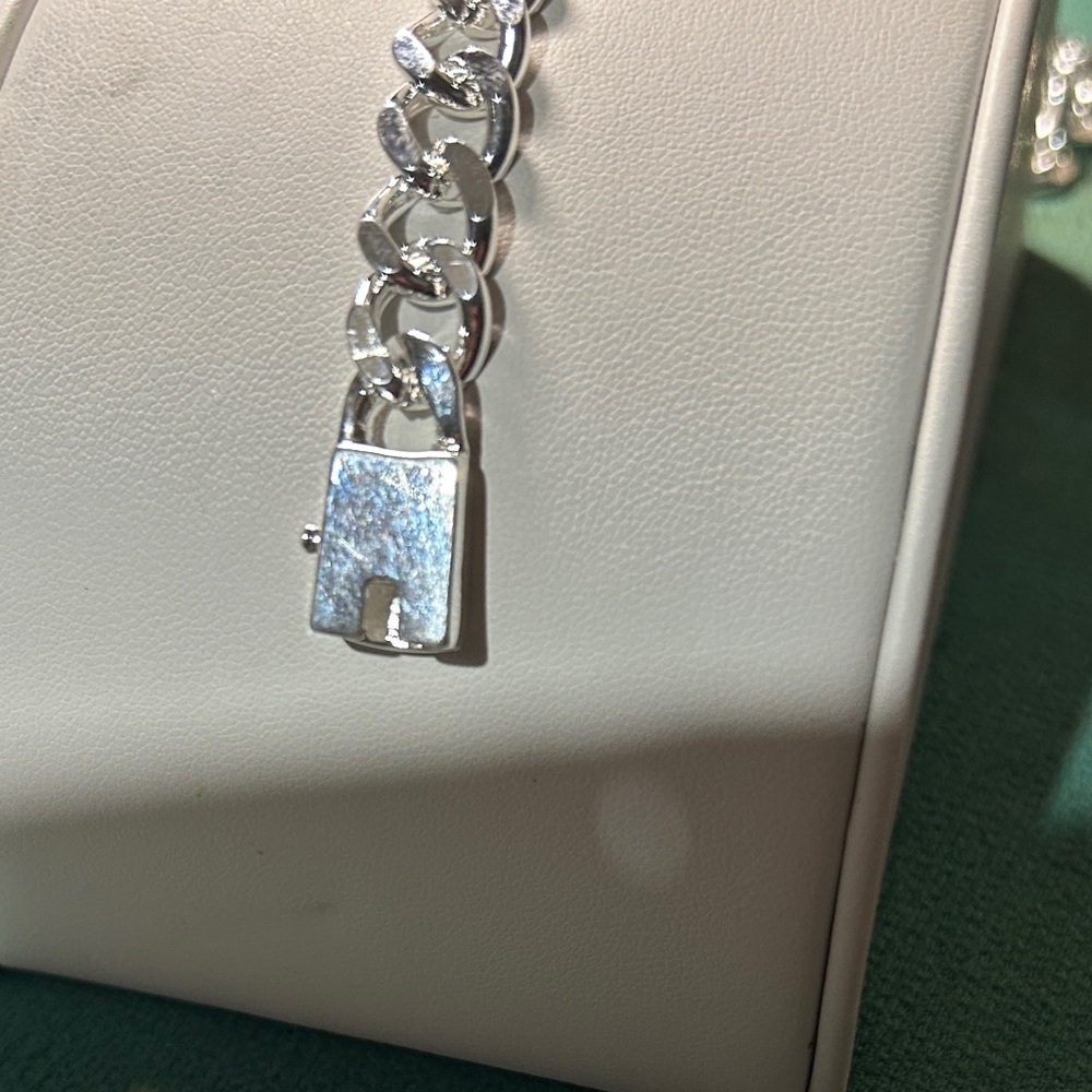 24 inches Silver heavy duty Cuban link Chain Necklace - Picture 3 of 4